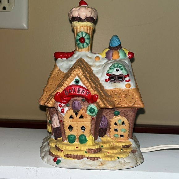 Candyland collectibles porcelain lighted bakery house - Picture 9 of 11